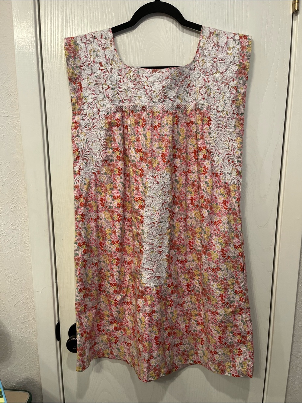 J. MARIE Women's Lela Sleeveless Embroidered Floral Mini Dress Sz M Beach Preppy